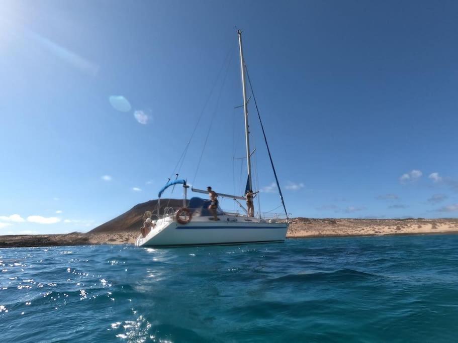 Magnifico Barco En La Graciosa Hotel Caleta de Sebo Exterior foto